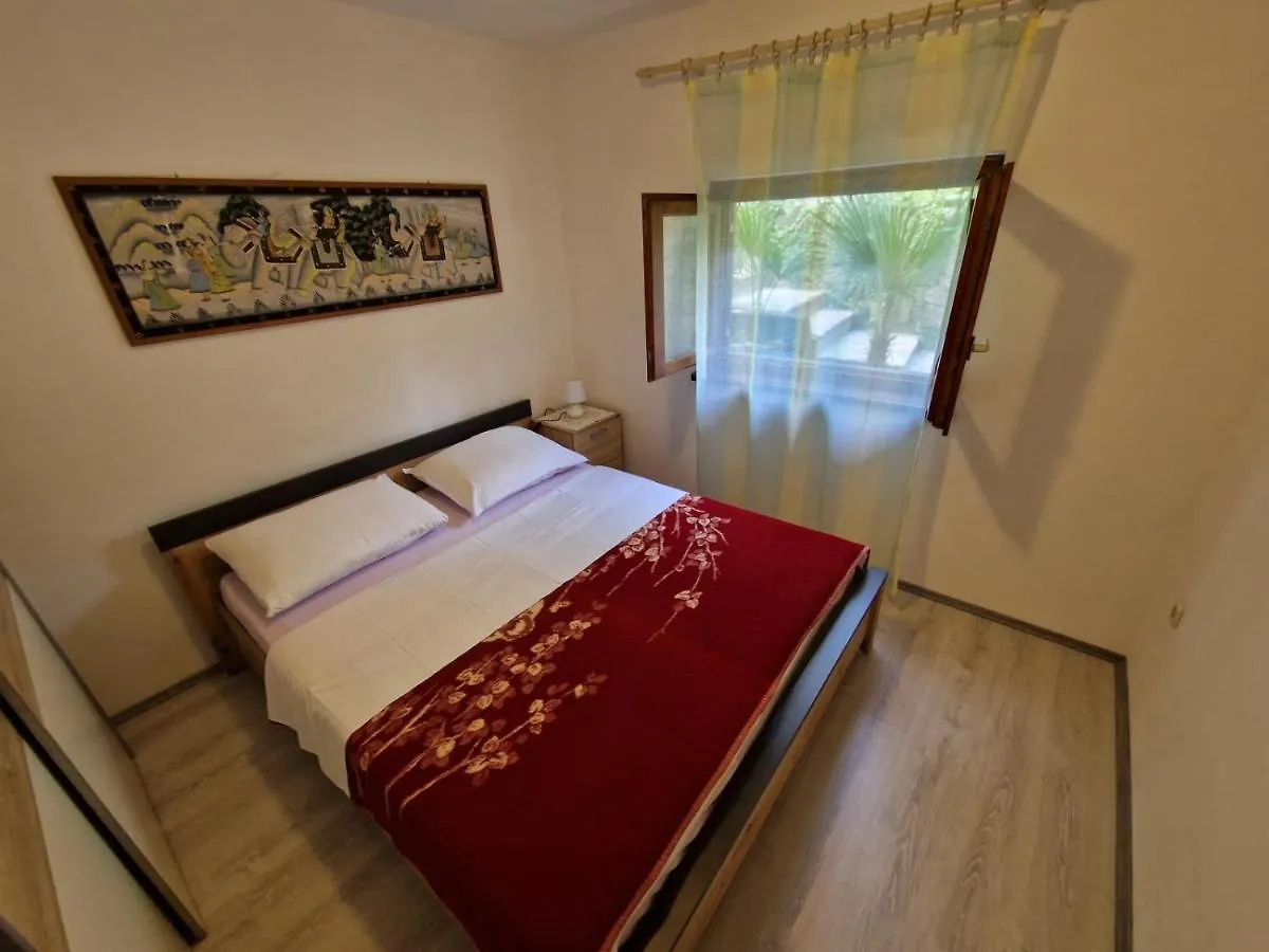 Apartment In Icici With Sea View, Terrace, Wi-Fi 0*,