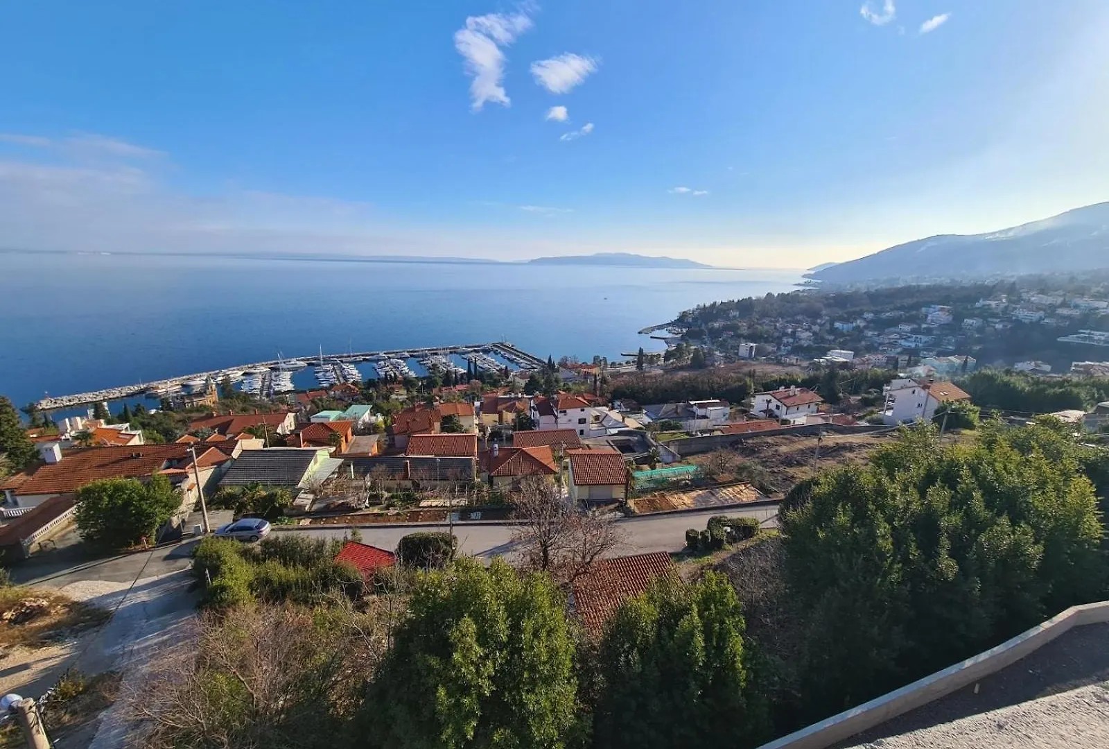 Apartment In Icici With Sea View, Terrace, Wi-Fi